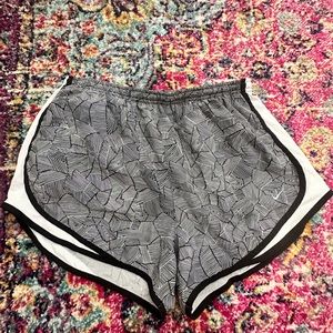 Nike Women’s Tempo Brief-Lined Running Shorts in Black/ White Printed, Size: XL